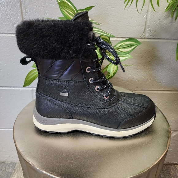 COPY - UGG ADIRONDACK III QUILT BLACK BOOTS Size 7.5 - Picture 9 of 15
